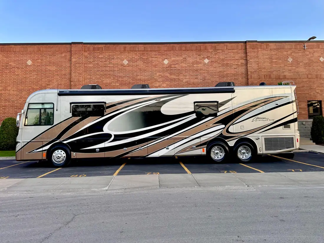 2015 Fleetwood American Revolution LE 42T Motorcoach image