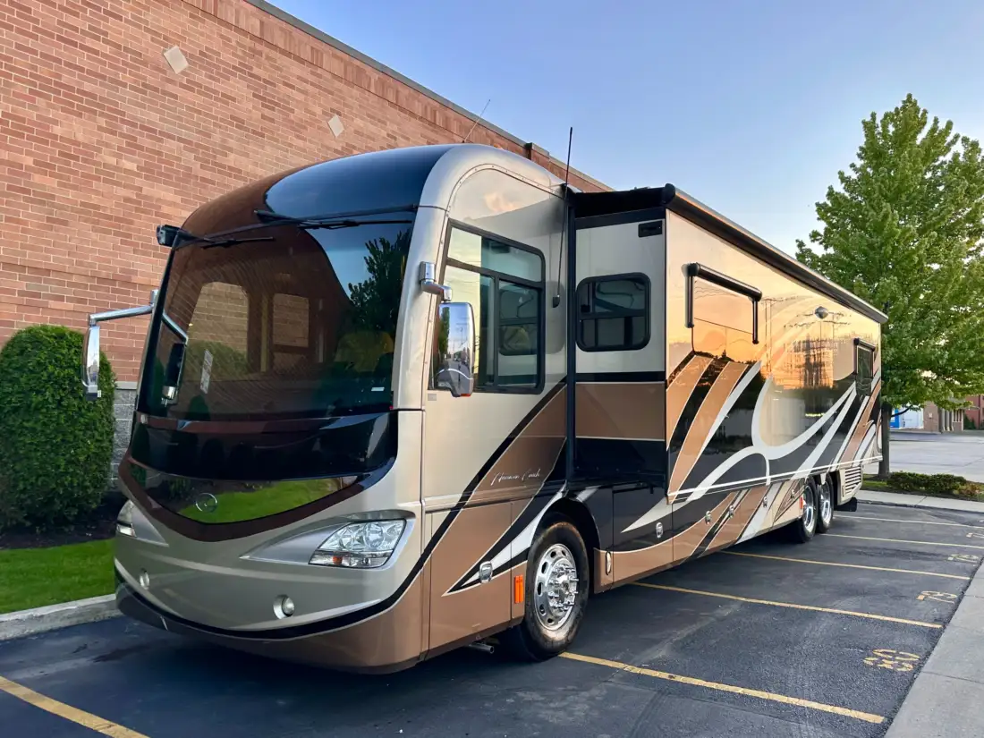 2015 Fleetwood American Revolution LE 42T Motorcoach image