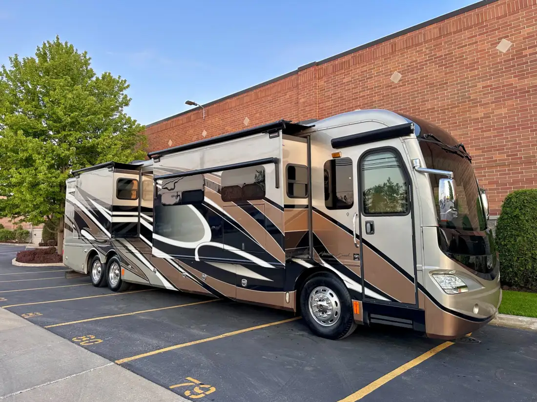 2015 Fleetwood American Revolution LE 42T Motorcoach image