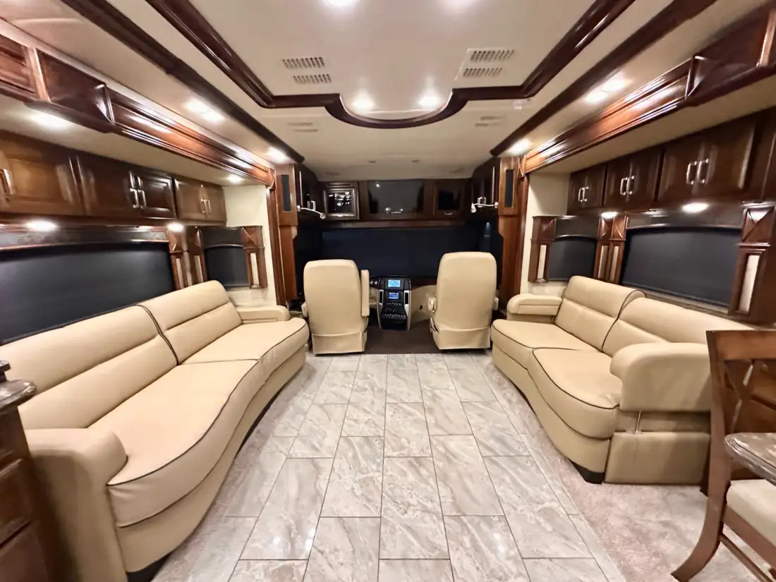 2015 Fleetwood American Revolution LE 42T Motorcoach image