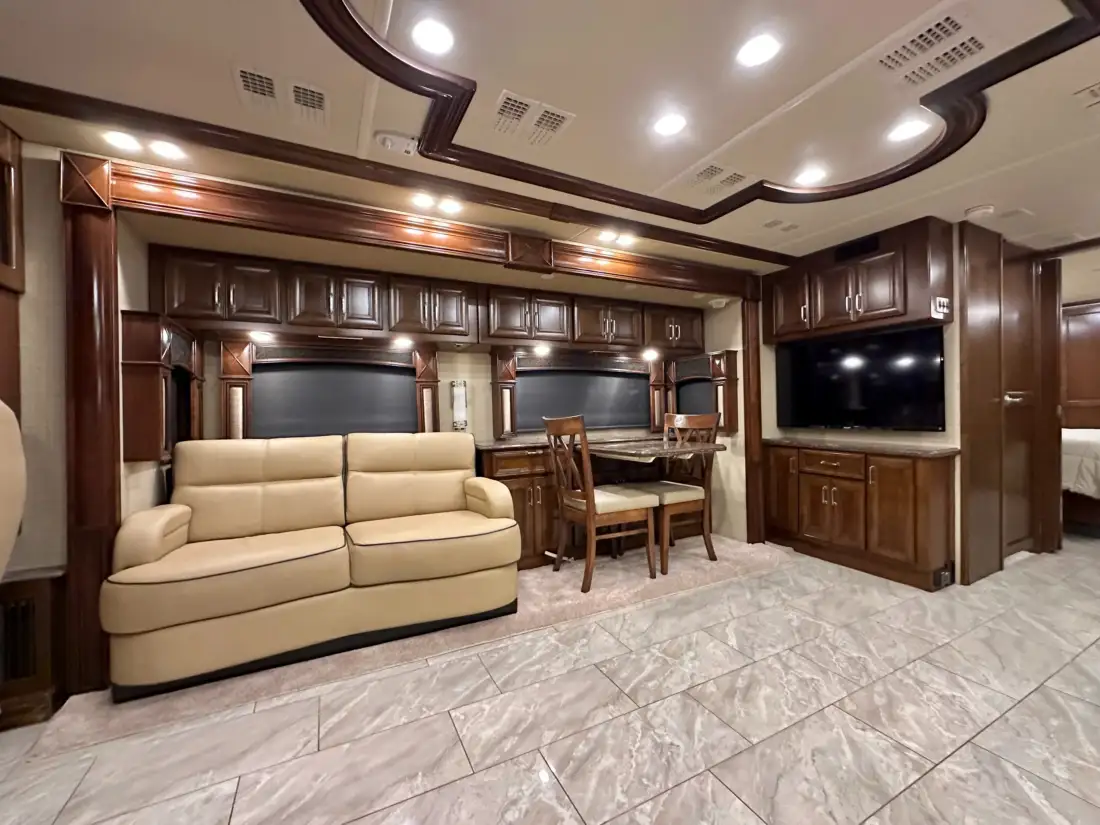 2015 Fleetwood American Revolution LE 42T Motorcoach image