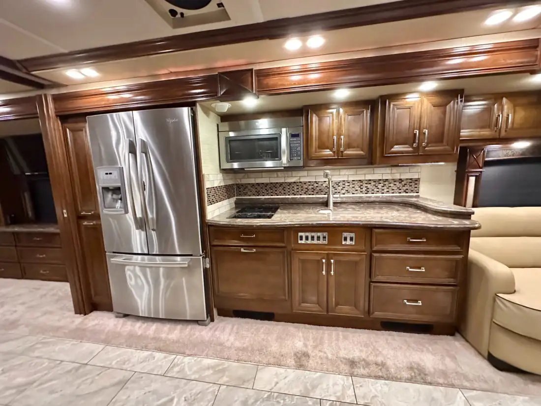 2015 Fleetwood American Revolution LE 42T Motorcoach image