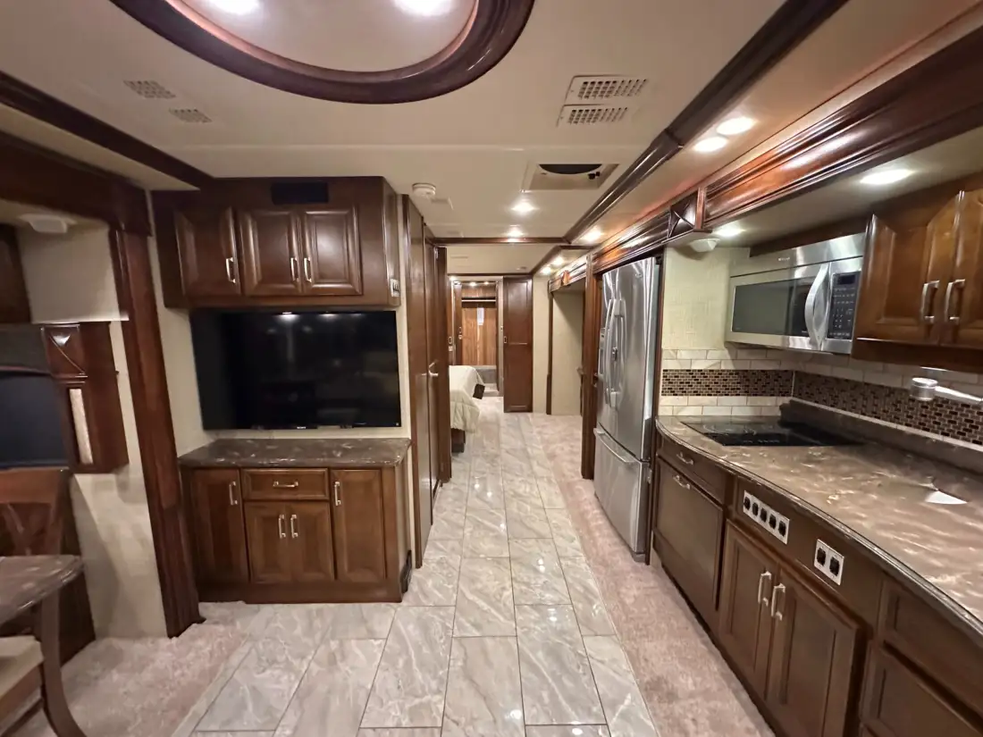2015 Fleetwood American Revolution LE 42T Motorcoach image