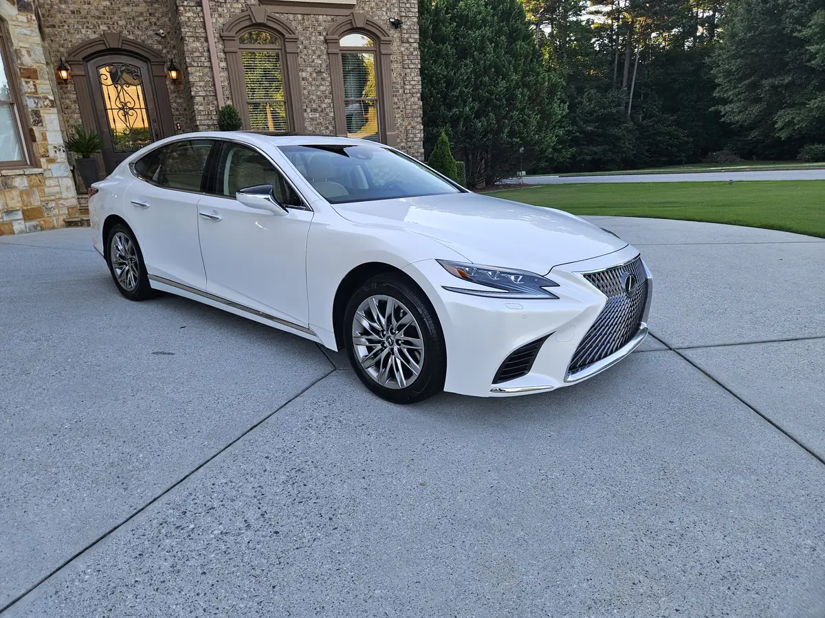 2018 Lexus LS 500 Ultimate Luxury AWD preview 2
