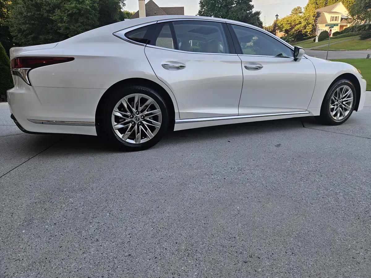 2018 Lexus LS 500 Ultimate Luxury AWD preview 3